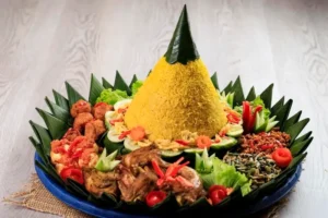 Makanan Adat Nasi Tumpeng
